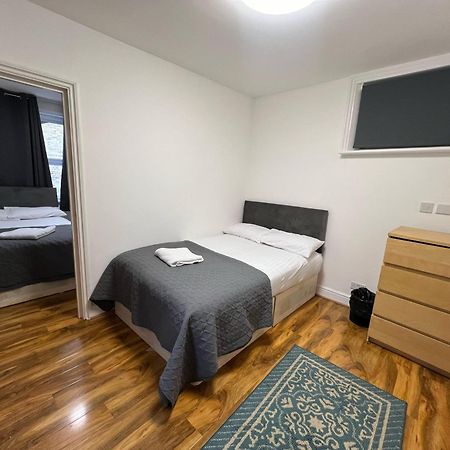 World Hotel Лондон Екстериор снимка