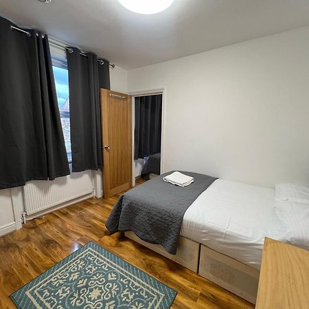 World Hotel Лондон Екстериор снимка