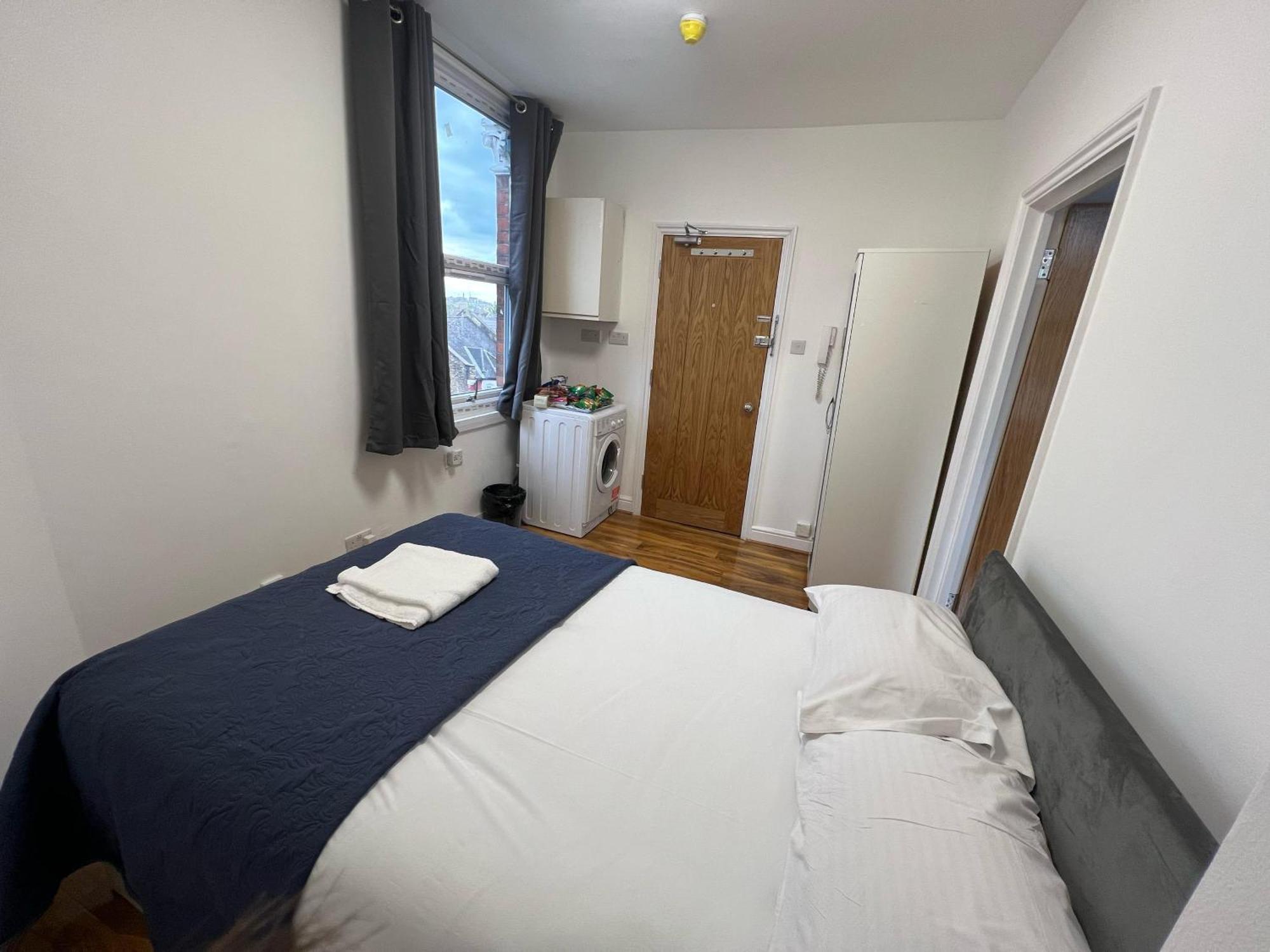 World Hotel Лондон Екстериор снимка