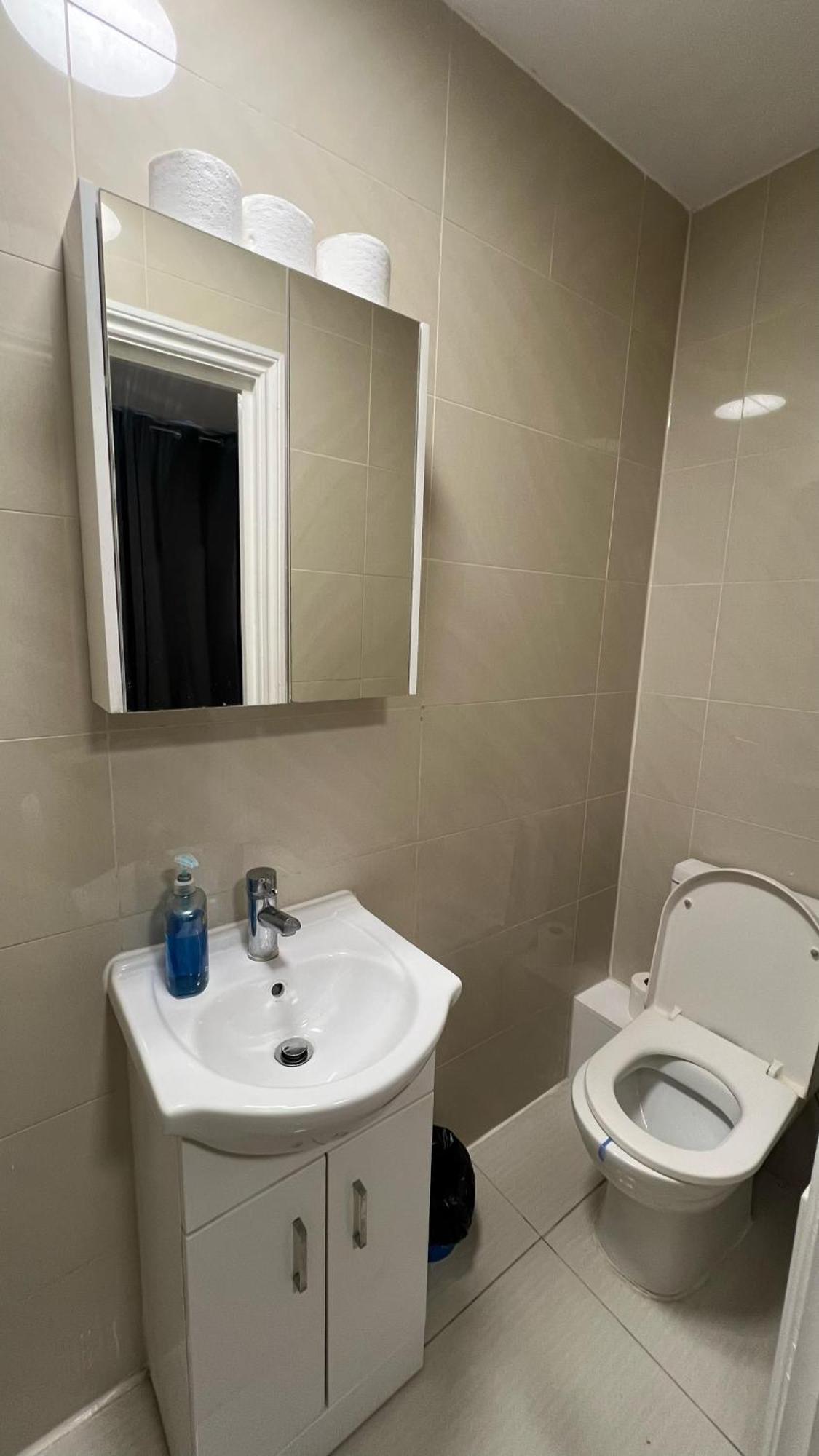 World Hotel Лондон Екстериор снимка