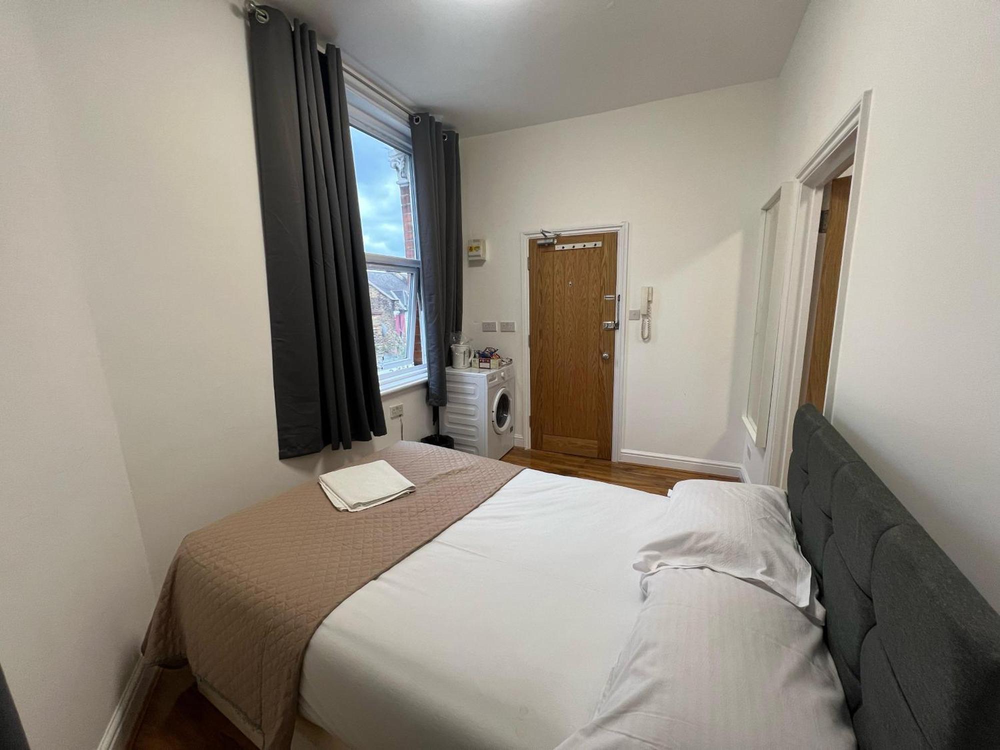 World Hotel Лондон Екстериор снимка