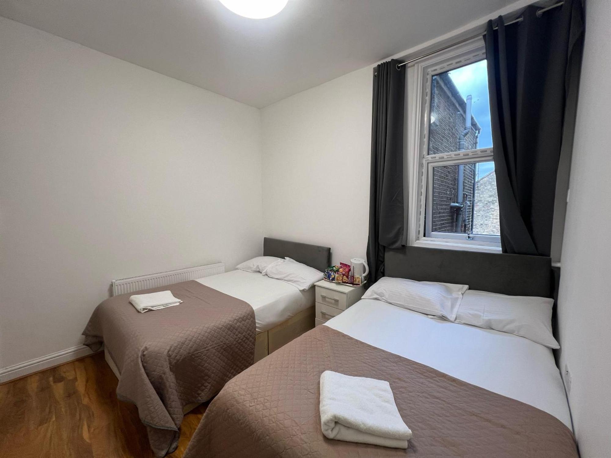 World Hotel Лондон Екстериор снимка